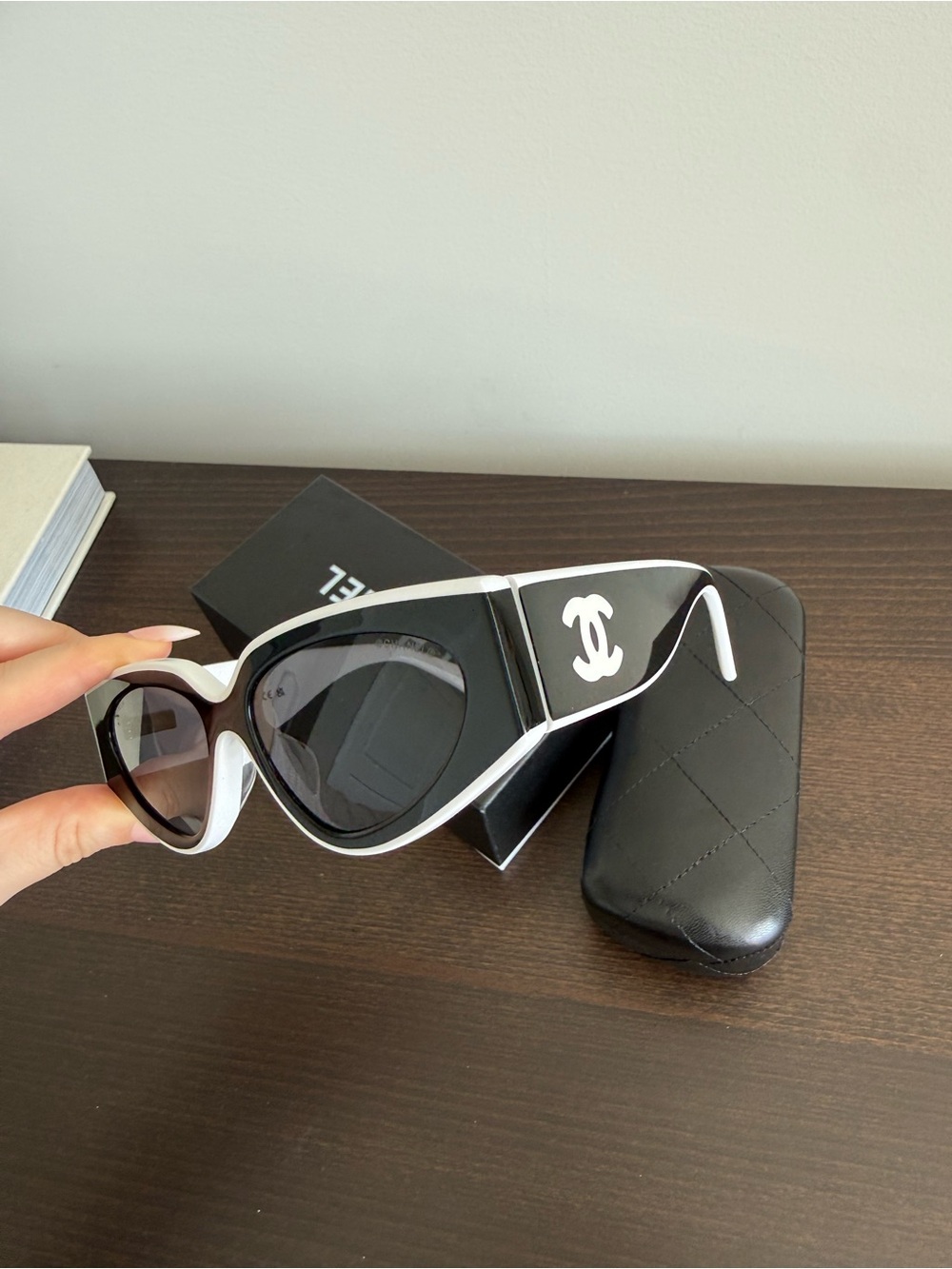 CHANEL Black & White Cat-Eye Sunglasses - Picture 3 of 16